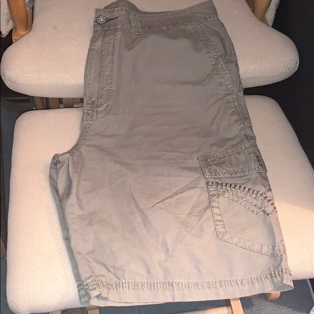 Buckle cargo shorts